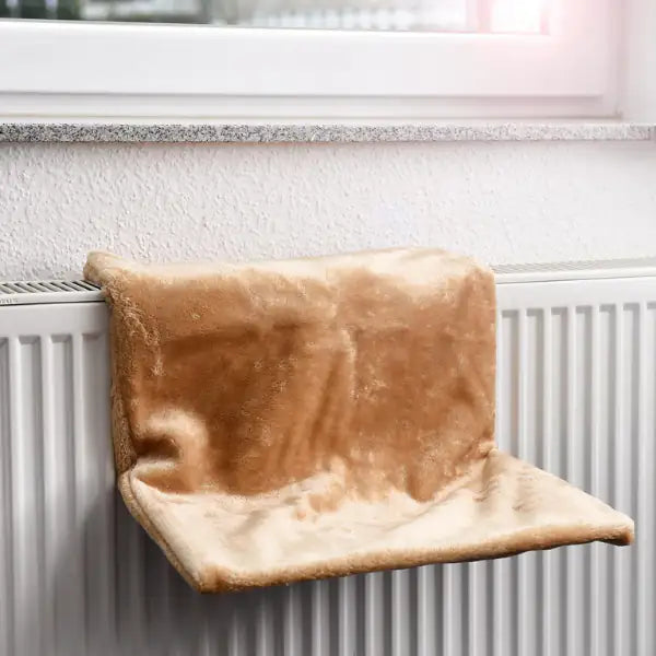 Cuccia da termosifone dritta in peluche per gatti CanadianCat  Beige bauzaarit.myshopify.com