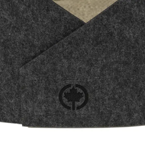 Cuccia per gatti in feltro con fondo tiragraffi in cartone Owen CanadianCat   bauzaarit.myshopify.com