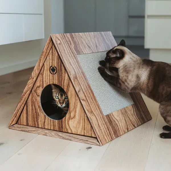 Tiragraffi triangolare a forma di casetta con nicchia CanadianCat  Legno naturale bauzaarit.myshopify.com