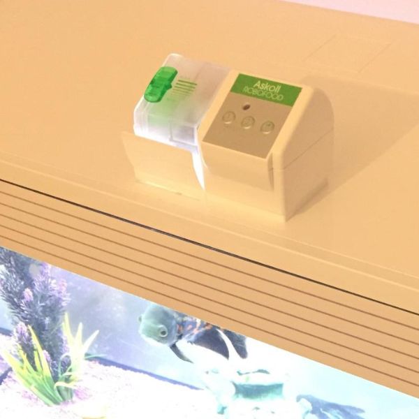 distributore automatico programmabile di cibo per pesci robofood askoll immagine4